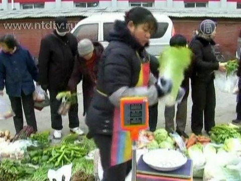 Призывы к демократии звучат на фоне съездов