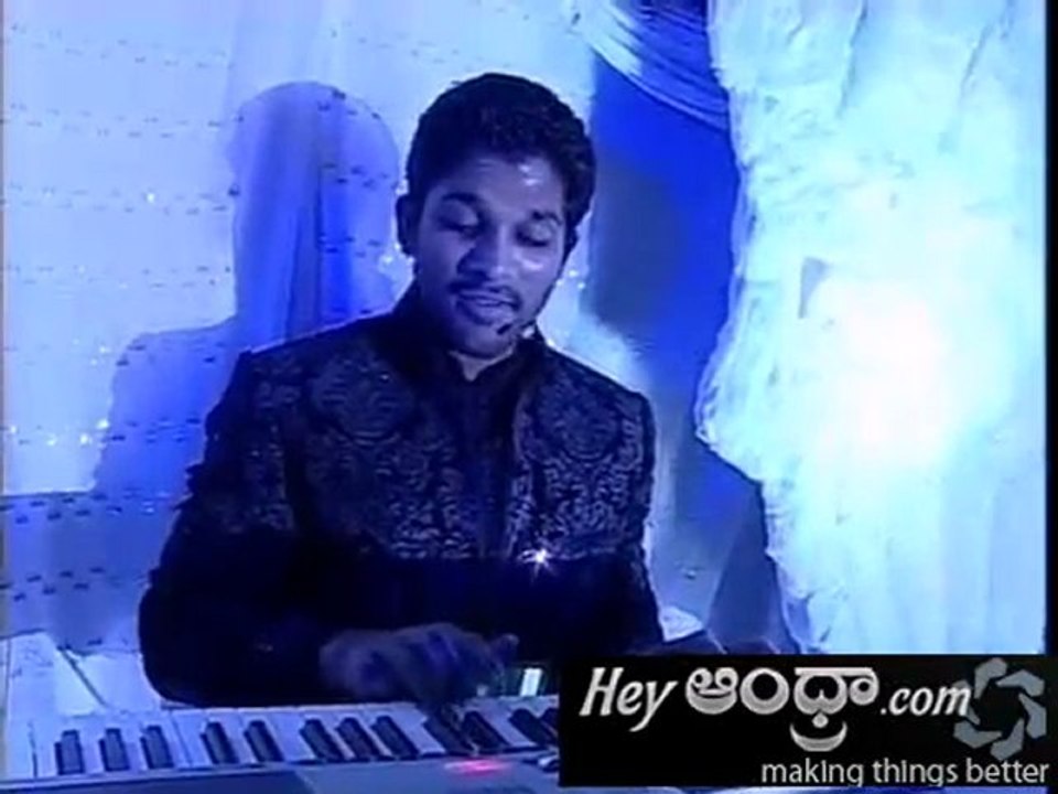 Allu Arjun Singing For JAAN ;)