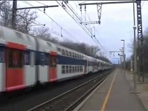 Z5600 UM part de la gare de Thomery