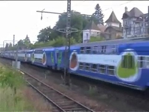 une z20900 UM livrée transilien arrive à moret