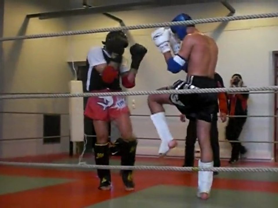 BCAlboussière en BOXE THAI Hacene