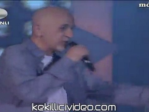 Mavi Işıklar iyi düşün taşın - Beyaz Show Canlı Performans