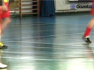 Maserak: Nie boję się mundurowych. Służby kontra artyści w piłce halowej.