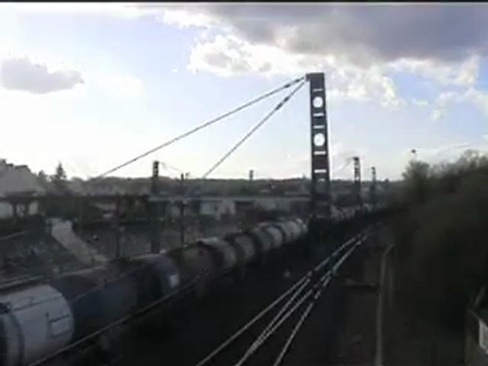 bb 26000 avec sont fret passe dans la gare de moret