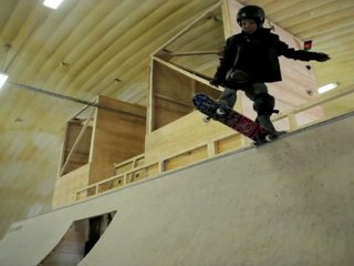 Young Afghans take up skateboarding