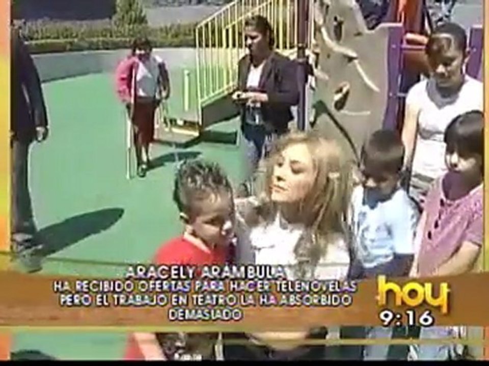 Aracely Arambula vende fotos con sus fans