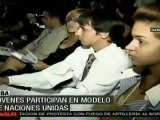 Jóvenes participan en modelo de la ONU en la Universidad de