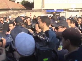 Argelia: Un enorme despliegue policial sofoca las...