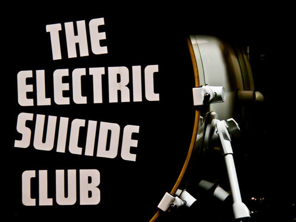 Electric Suicide Club - Wait a minute - Live