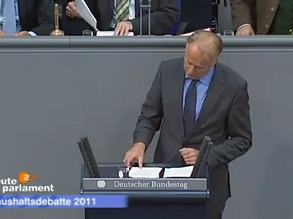 Jürgen Trittin verarscht Merkel wegen ihrer Figur lol