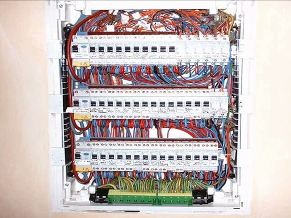 ELCTRICIENS MOUGINS/ www.les-artisans-de-cannes.com