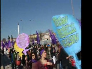 Üniversiteli kadınlar eşitlik talebiyle sokaklarda