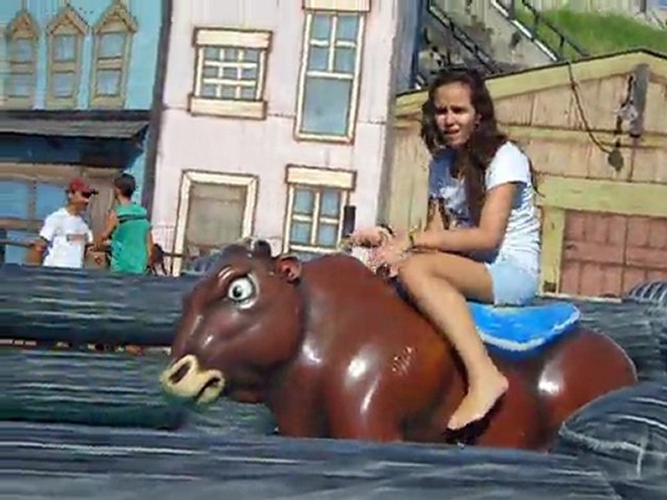 montando un toro salvaje