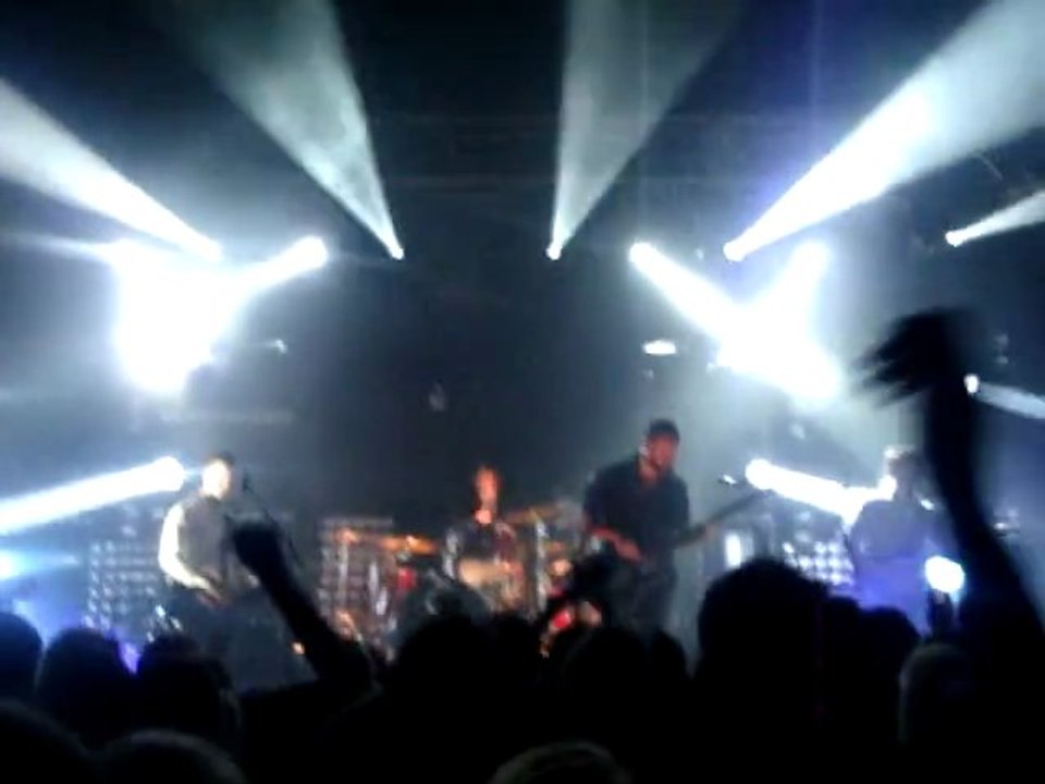 White Lies - Bigger Than Us (Poznań, 4.03.2011)