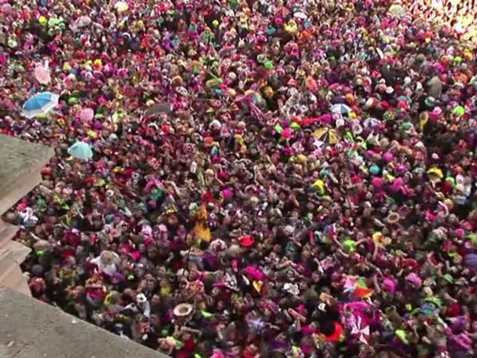 Jet de harengs et rigodon d'honneur au carnaval de Dunkerque