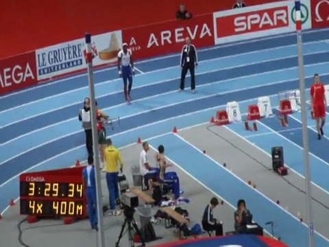 Record du monde de Teddy Tamgho à Bercy 2011 (17m92)