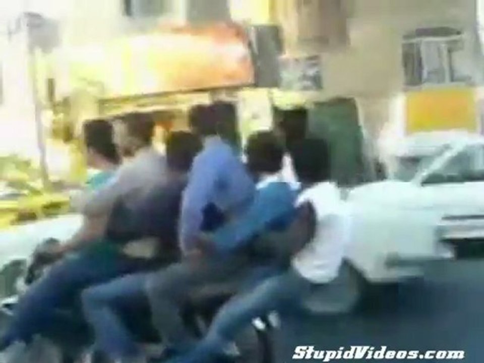 In sei sulla moto