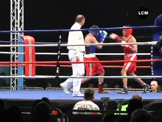 Adriani Vastine gagne en moins de 69kg (boxe)