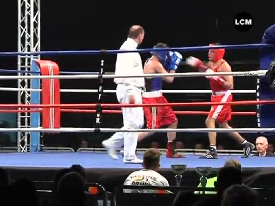 Adriani Vastine gagne en moins de 69kg (boxe)