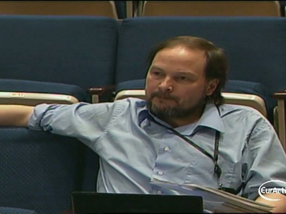 Refugee flow from Libya slows, as Gaddafi forces ...