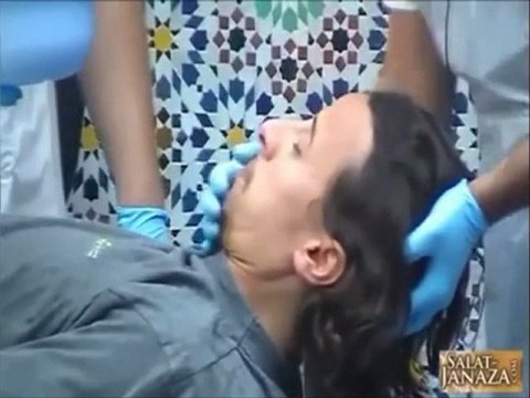 DEMONSTRATION DE LAVAGE MORTUAIRE MOSQUEE DE GENNEVILLIERS 1