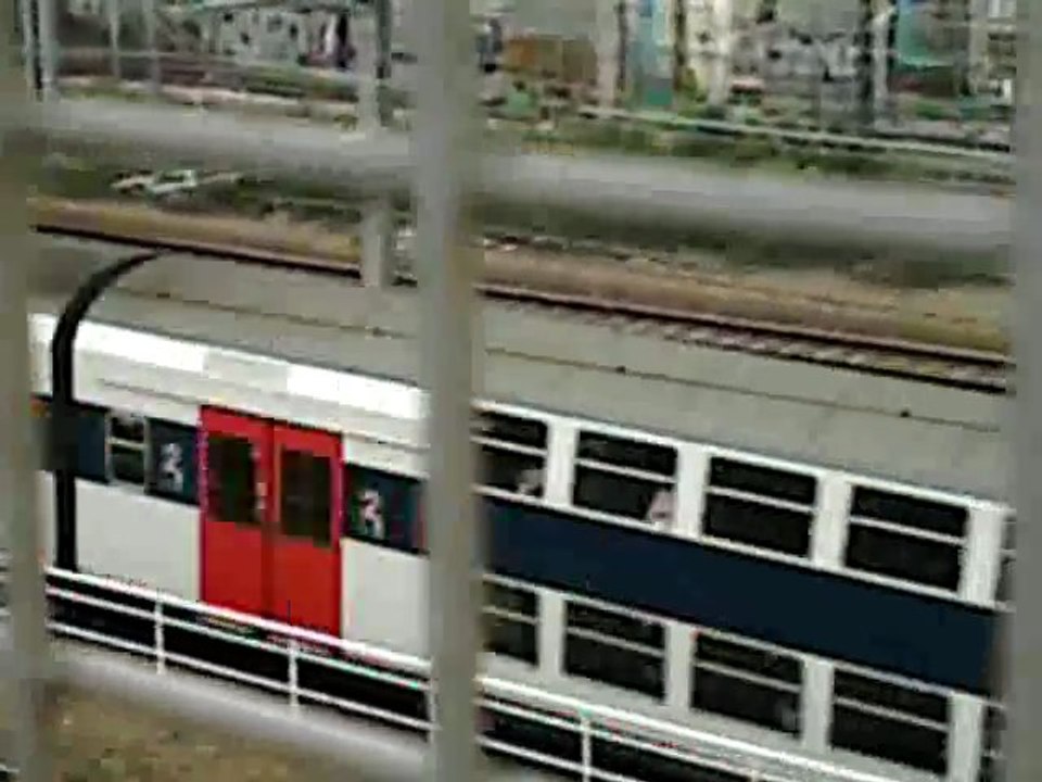Z20900 UM ARRIVE EN GARE DE Bibliothéque François Mitterrand