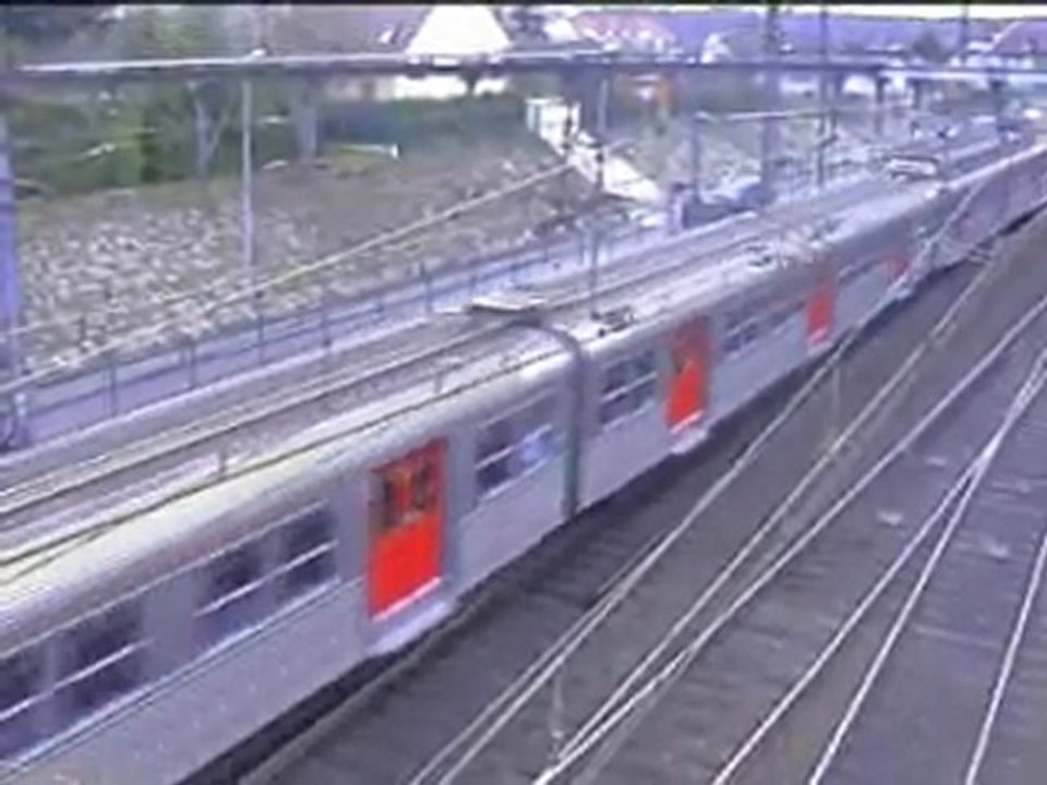 une z 5300 part de la gare de moret