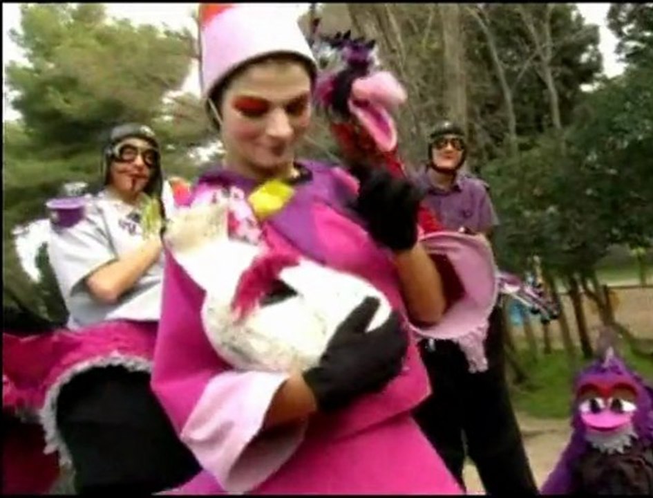 COMPAGNIE PATENFER :Spectacle déambulatoire d'échassiers