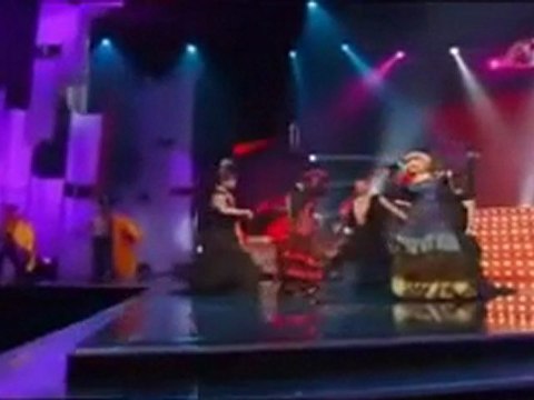 Gloria Trevi - Esa Hembra es Mala ( EN VIVO )