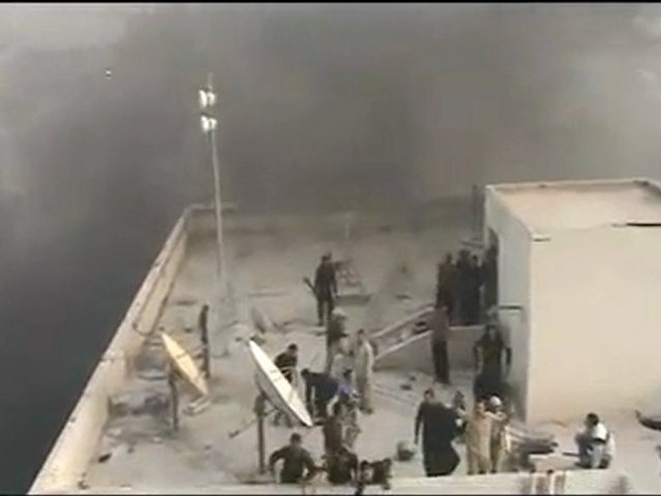 Egyptian citizens burn the secret police headquarter in Isma