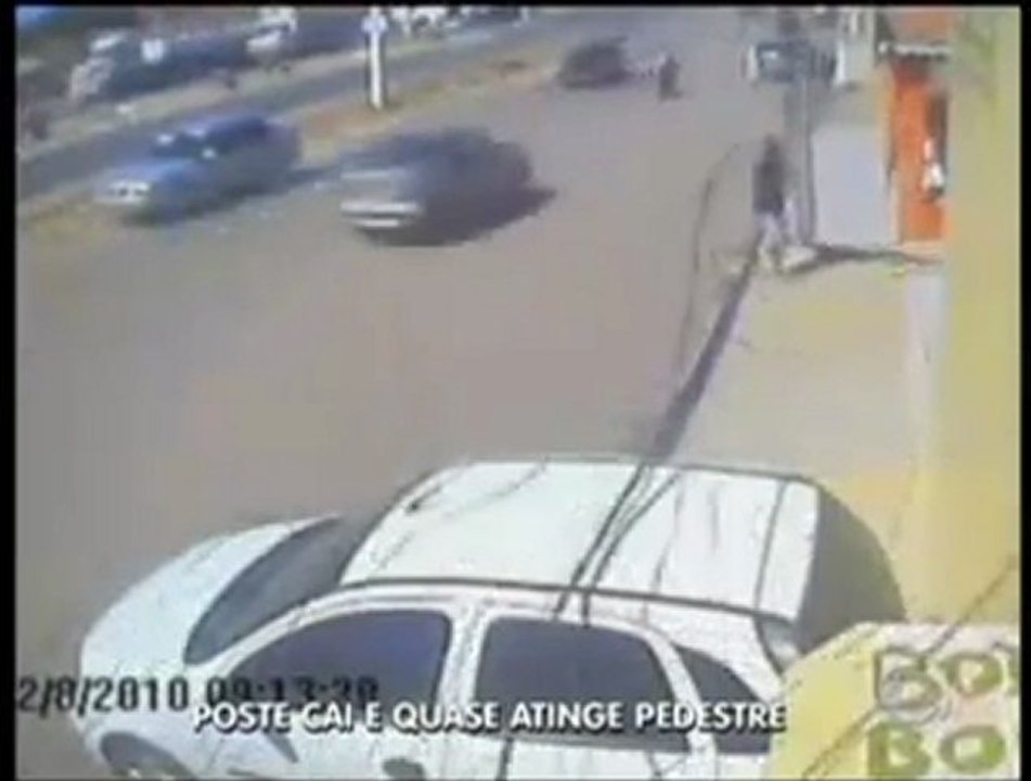 Electricity pole falls and almost kills pedestrian