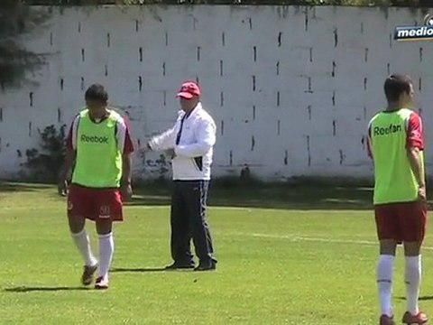 Medio Tiempo.com - Campamento Chivas. 22 de Febrero del 2011..mov