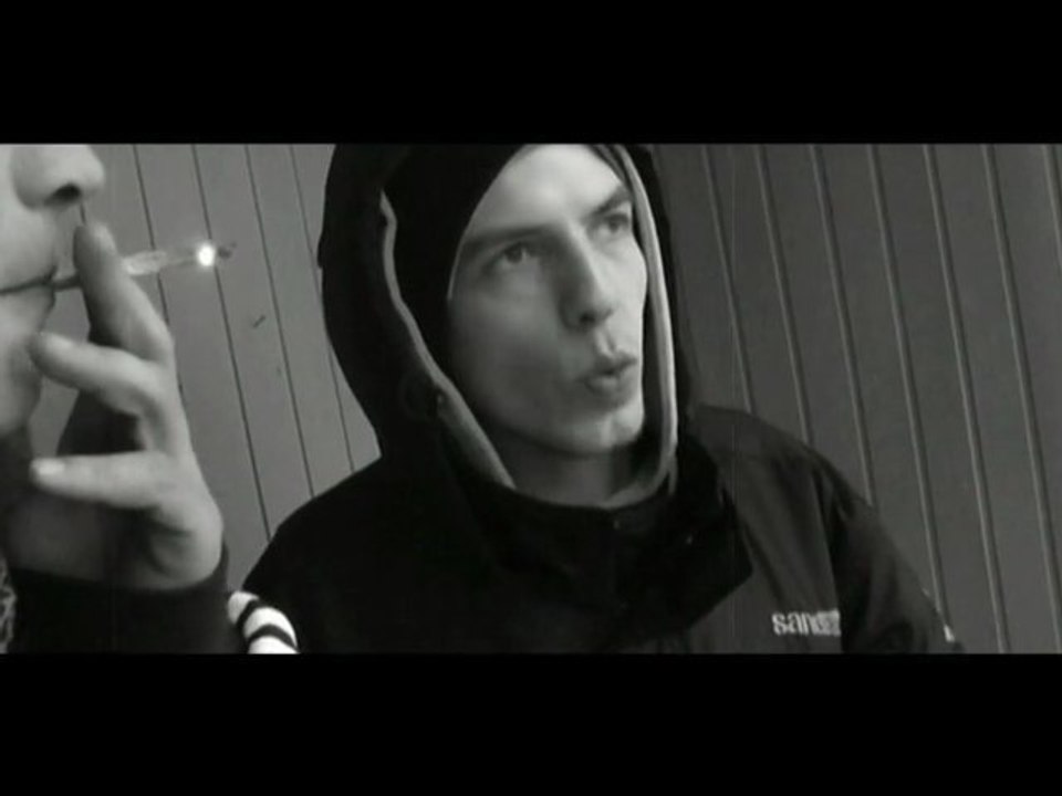 Street-Shit.tv - Staffel1 - Episode3 -  Kacke am dampfen