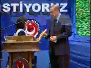 Kadına yönelik şiddet alçaklıktır