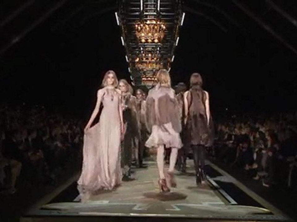 Roberto Cavalli Fall 2011 Fashion Show (full)