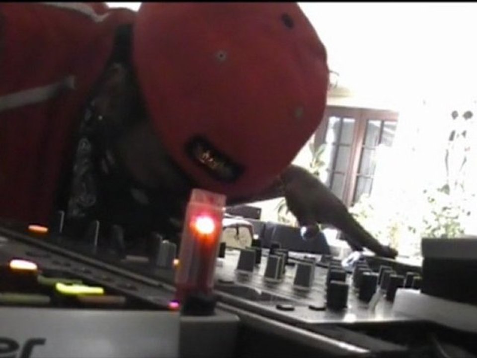 Masked Pass Pass Deejay Black Panta