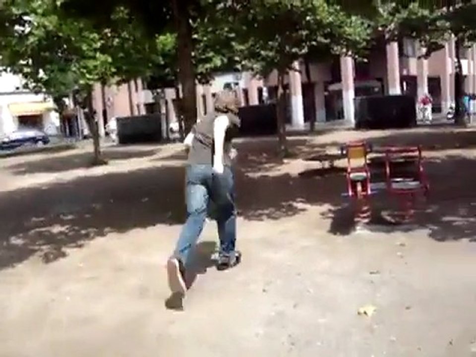 Guardate qua! E si fa del male