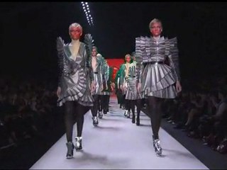 Viktor & Rolf Fall 2011 Fashion Show (full)