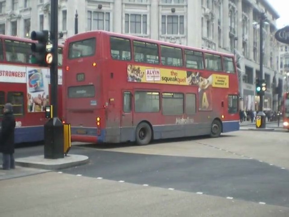 Un passage piéton en diagonal à Londres (sur Oxford street)