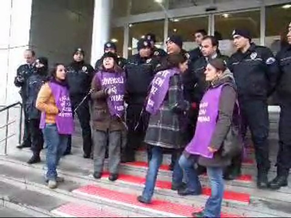 Halkevci Kadınlar isyanda