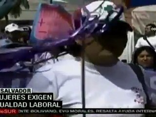 Salvadoreñas salen a las calles en el Día de la Mujer