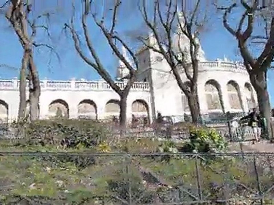 SECMA F16 Baboon touriste Paris Montmartre 1