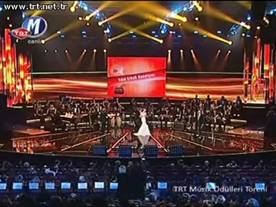 23 MUSTAFA CECELİ Yılın sanatçısı 2011 TRT müzik ödülleri