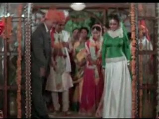 Renuka Sahane, Reema Lagoo, Anupam Kher & Madhuri Dixit in Babul Jo Tune - Hum Aapke Hain Koun