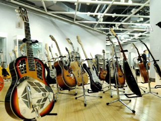 ERİC CLAPTON 70 GİTARINI SATTI