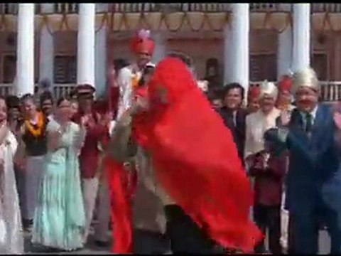 Salman Khan, Saif, Monish Behl & Karishma in Chote Chote Bhaiyon Ke - Hum Saath Saath Hain