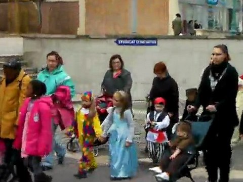 Méru : la grande parade des enfants déguisés