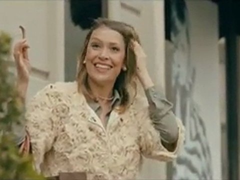 Kadın hala kamera arıyor ya gülmekten karnıma ağrılar girdi