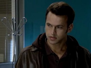 Cédric Delsaux (Marco dans PBLV) dans Cinq Soeurs