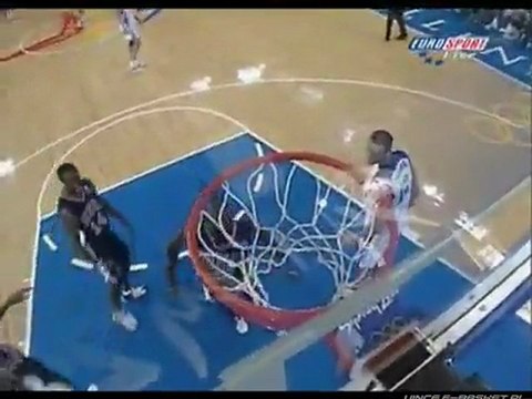 Κάρφωμα Κάρτερ πάνω από τον Βάις